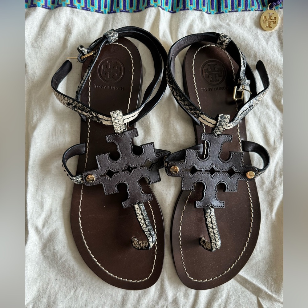 TORY BURCH
Snakeskin Leather Trim Embellishment T-Strap Sandals